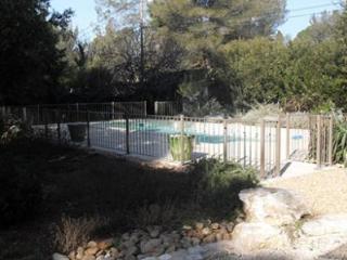Fabrication d'une rampe de sécurité de piscine en fer avec portillon à Montpellier (34)