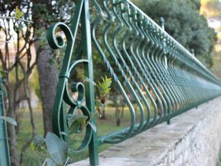 Fabrication de grille de clôture en fer forgé à Nîmes (30)