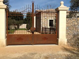 Conception d'un portail en fer forgé à Uzès dans le Gard (30)