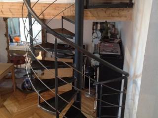 Création d'escalier en acier avec marche en tôle à Montpellier (34)