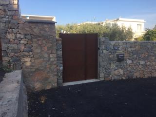 Portail et portillon en fer rouillé réalisé pour une villa à Sète (34)